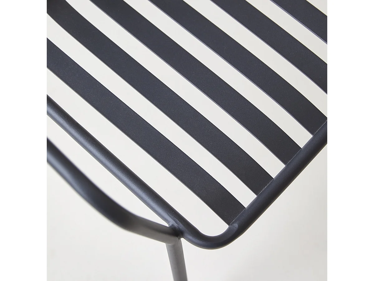 Fauteuil en métal peint Gaby black