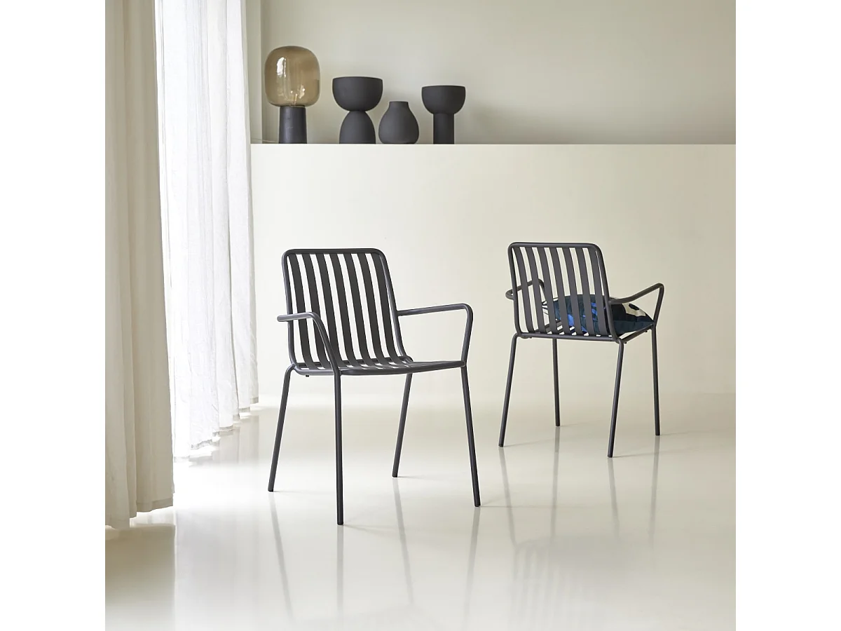 Fauteuil en métal peint Gaby black