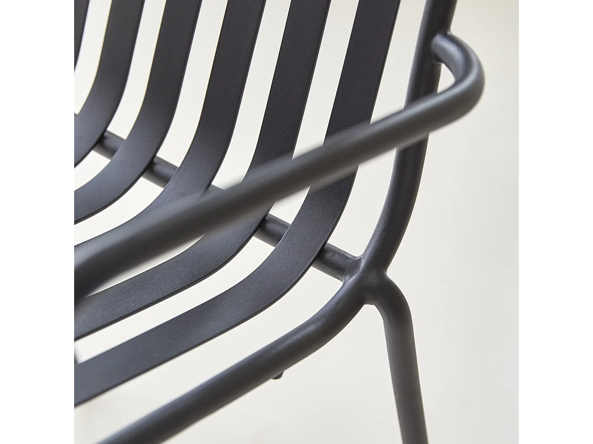 Fauteuil en métal peint Gaby black