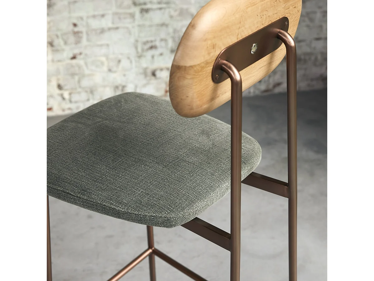 Sgabello da bar Yutapi linen green in legno di quercia