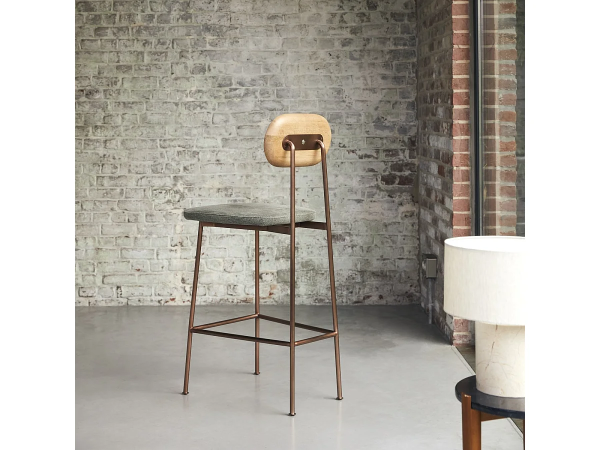 Barstuhl Yutapi aus Eichenholz und grünem Leinen