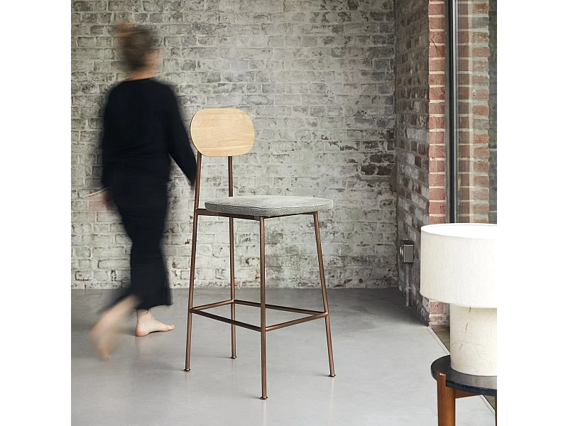 Barstuhl Yutapi aus Eichenholz und grünem Leinen