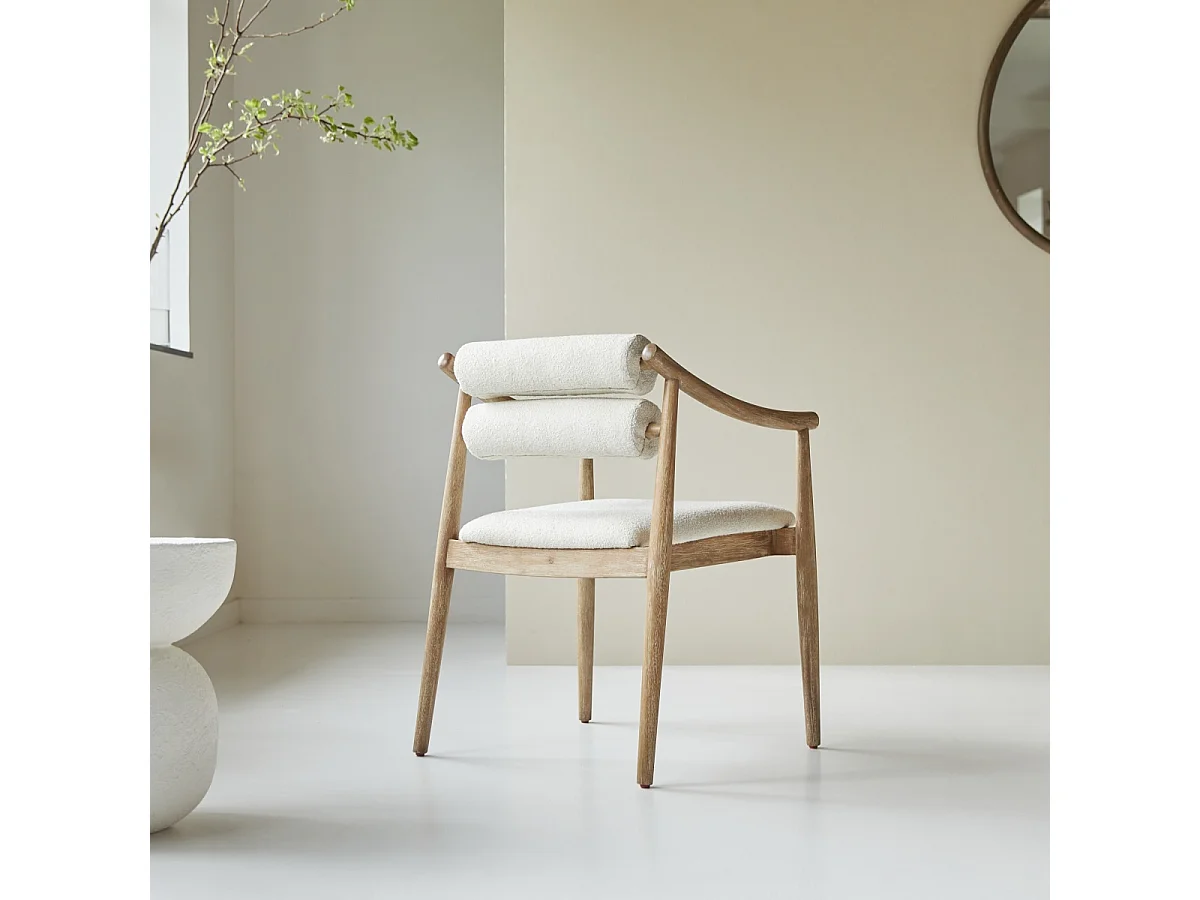 Sessel Colombe aus massivem Akazienholz und Boucléstoff