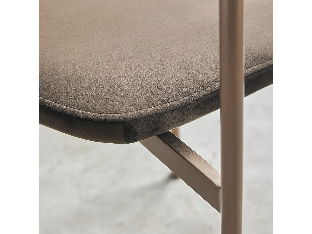 Stuhl aus Eichenholz Yutapi brown