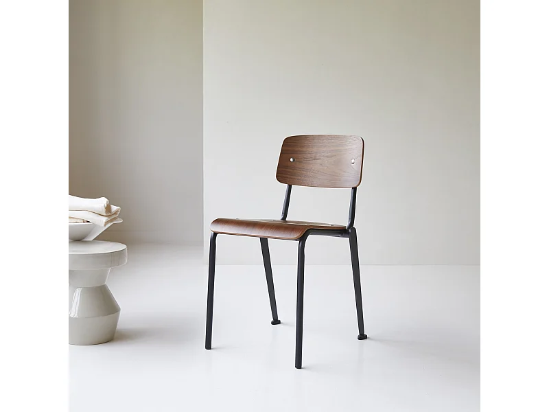 Stuhl Mio aus Metall und Nussbaumholz, black