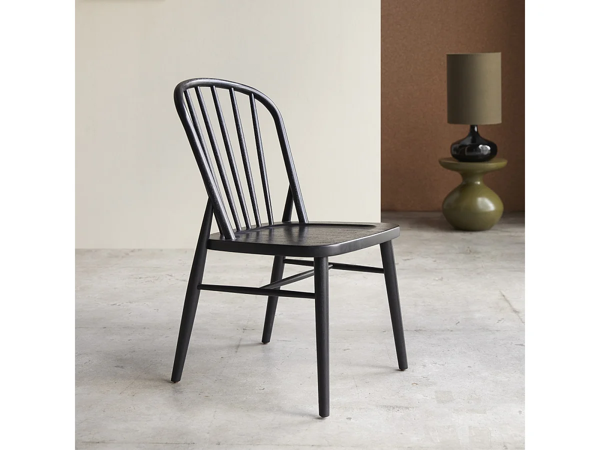 Sedia con doghe verticali in legno massello di acacia nero Leonor