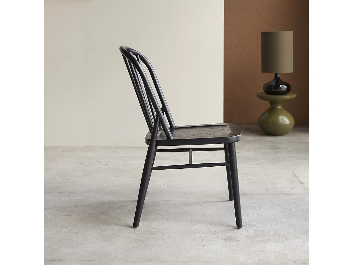 Sedia con doghe verticali in legno massello di acacia nero Leonor
