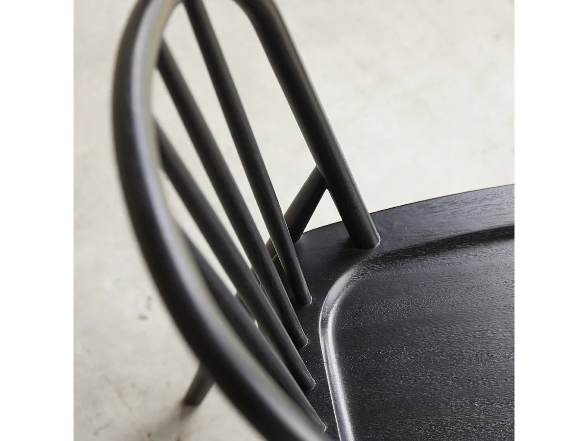 Sedia con doghe verticali in legno massello di acacia nero Leonor