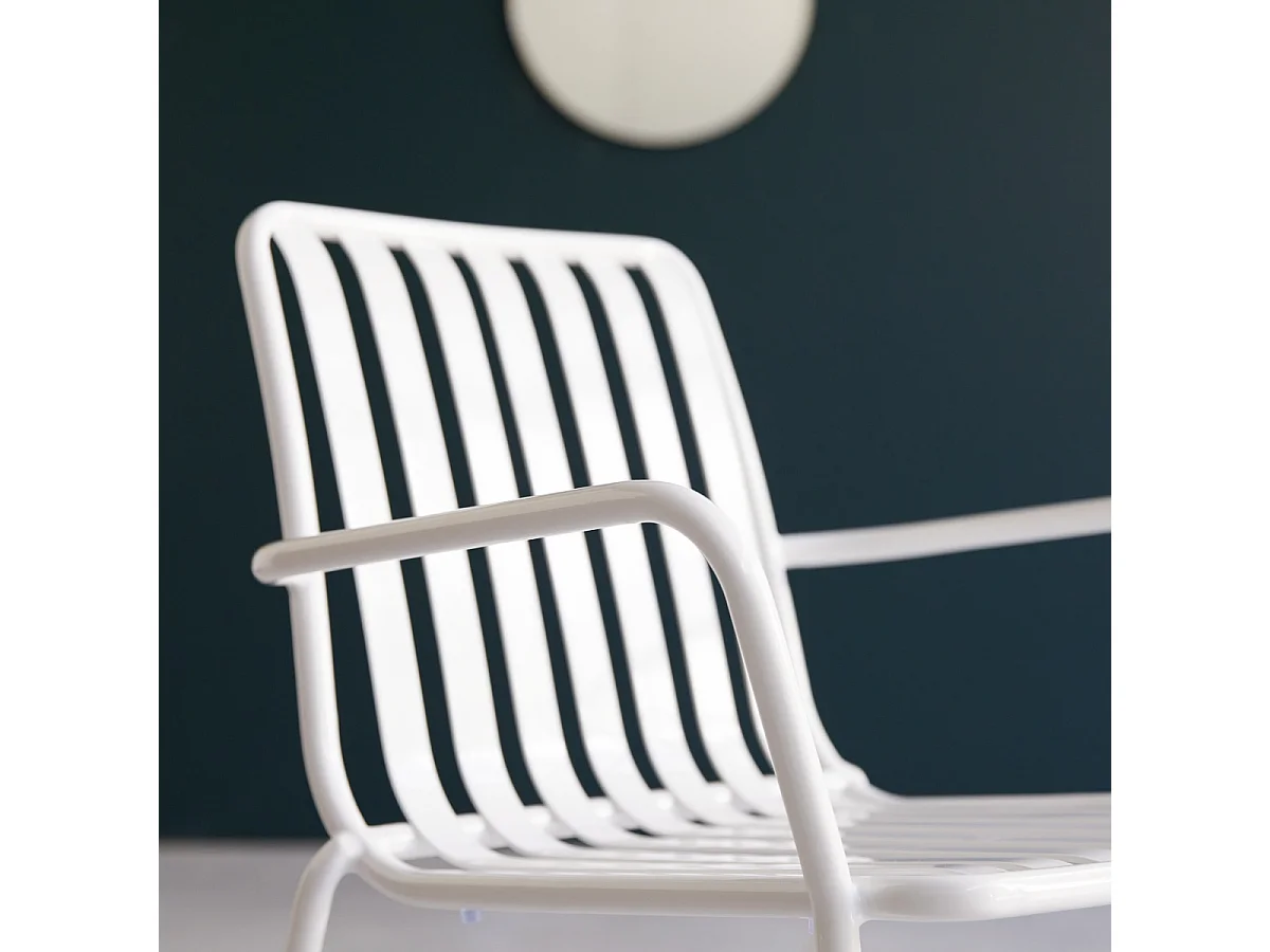 Lehnstuhl Gaby White aus lackiertem Metall