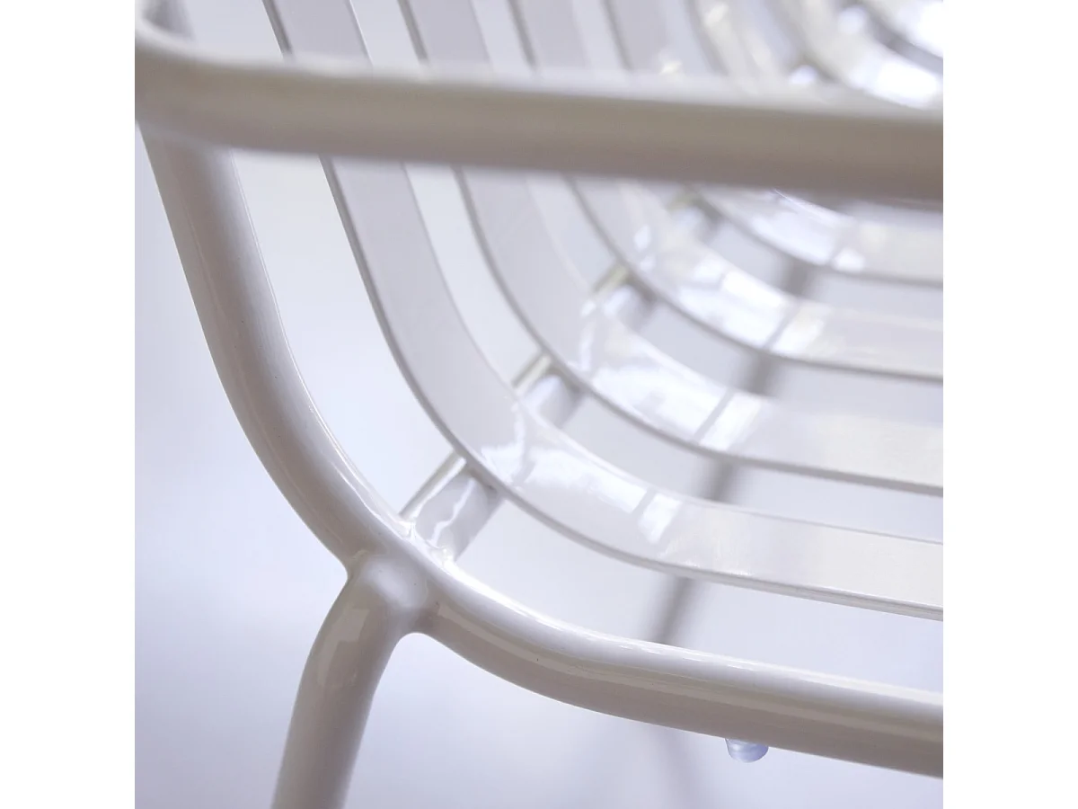 Lehnstuhl Gaby White aus lackiertem Metall