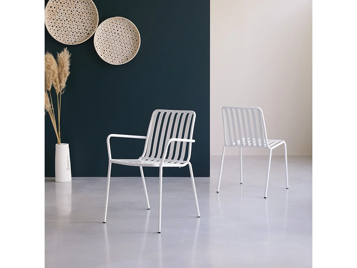 Lehnstuhl Gaby White aus lackiertem Metall
