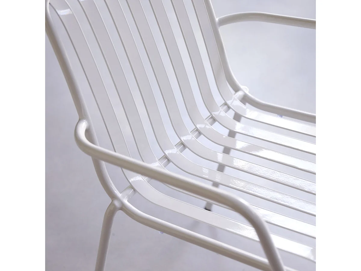 Lehnstuhl Gaby White aus lackiertem Metall