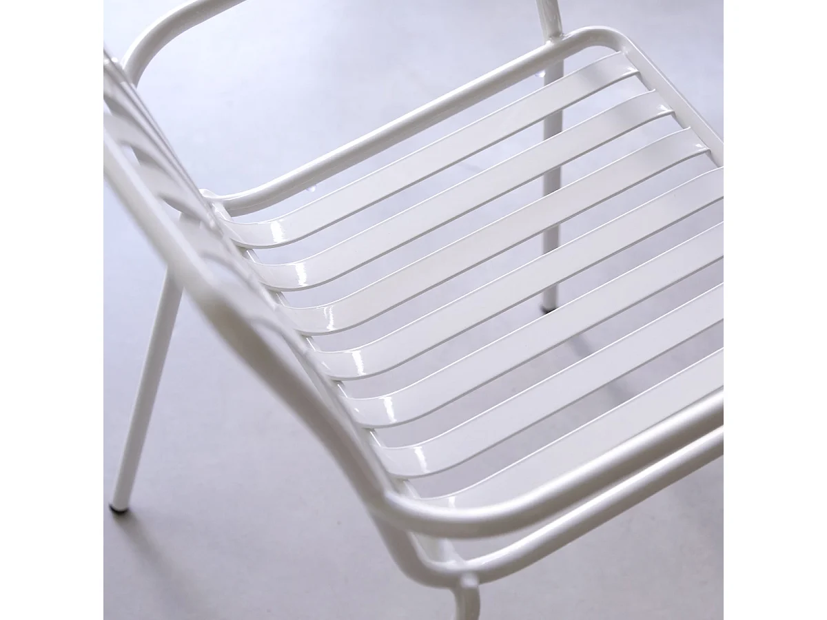 Lehnstuhl Gaby White aus lackiertem Metall