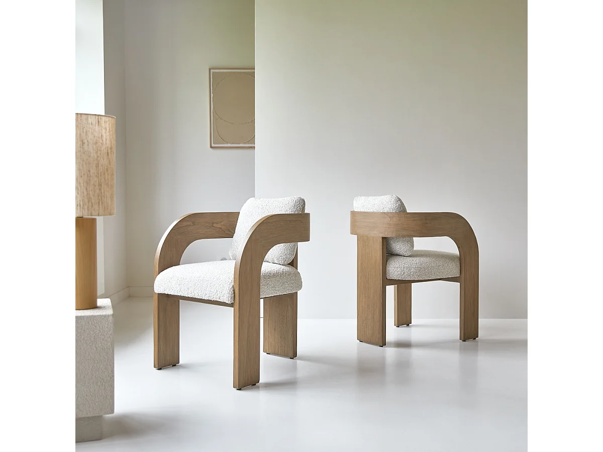 Sedia in legno di mindi massello e tessuto bouclé écru Boti