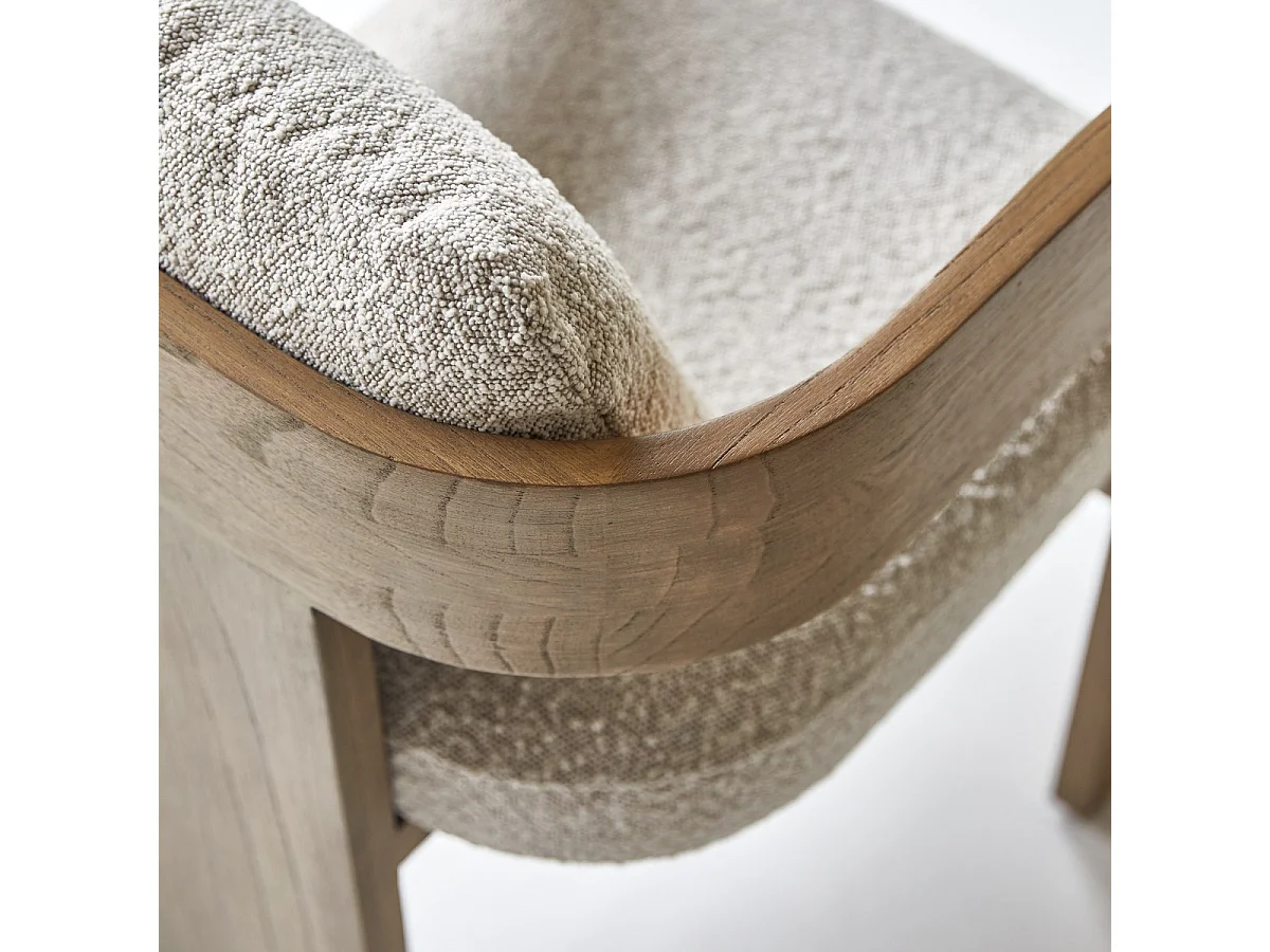 Sedia in legno di mindi massello e tessuto bouclé écru Boti