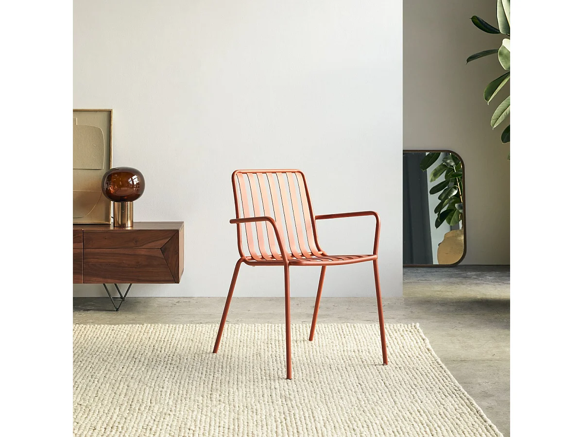 Fauteuil en métal peint Gaby orange