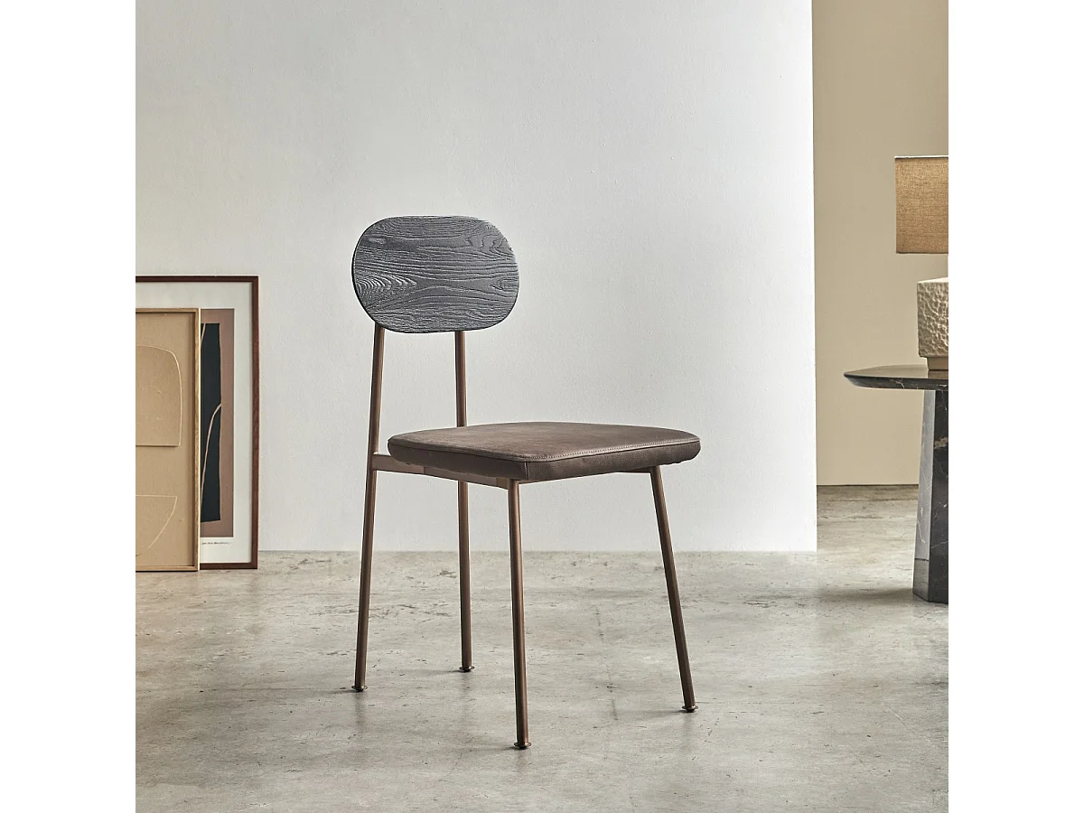 Sedia Yutapi Mohawk choco in legno di quercia