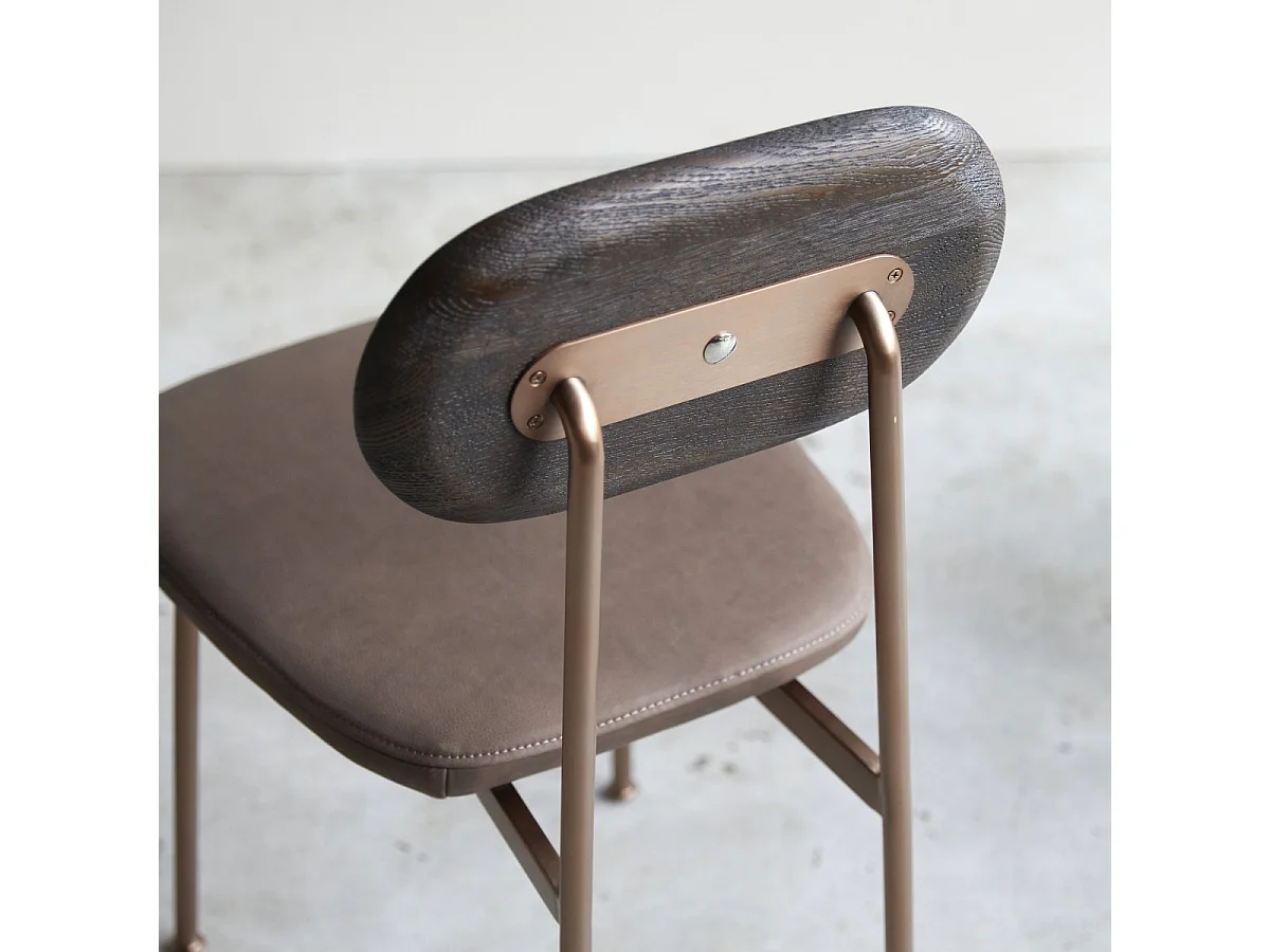 Sedia Yutapi Mohawk choco in legno di quercia