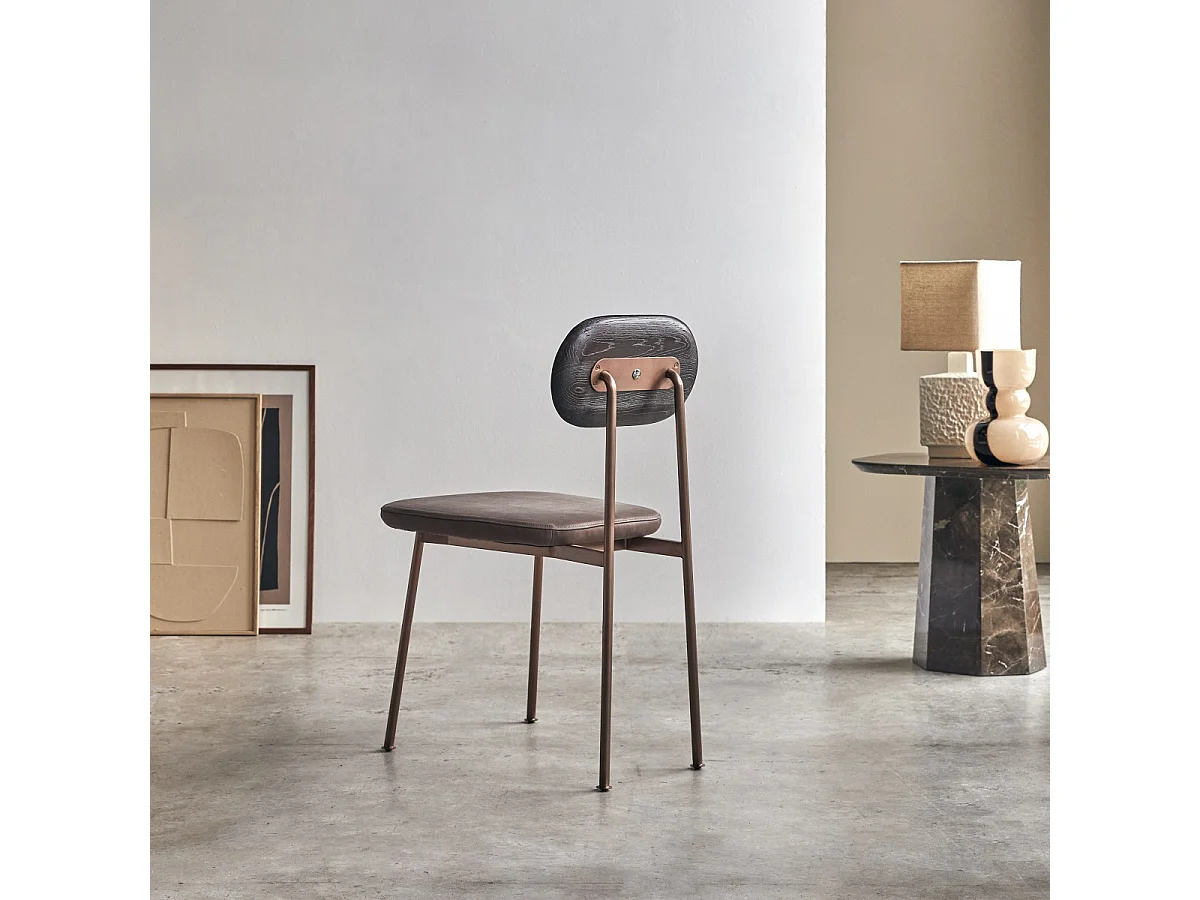 Sedia Yutapi Mohawk choco in legno di quercia