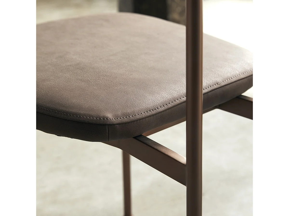 Sedia Yutapi Mohawk choco in legno di quercia