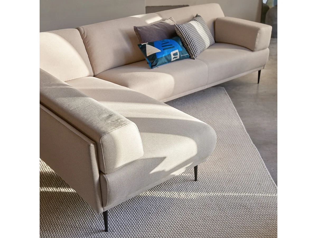 Divano angolare sinistro in tessuto écru 270 x 180 cm Finn, 4 posti