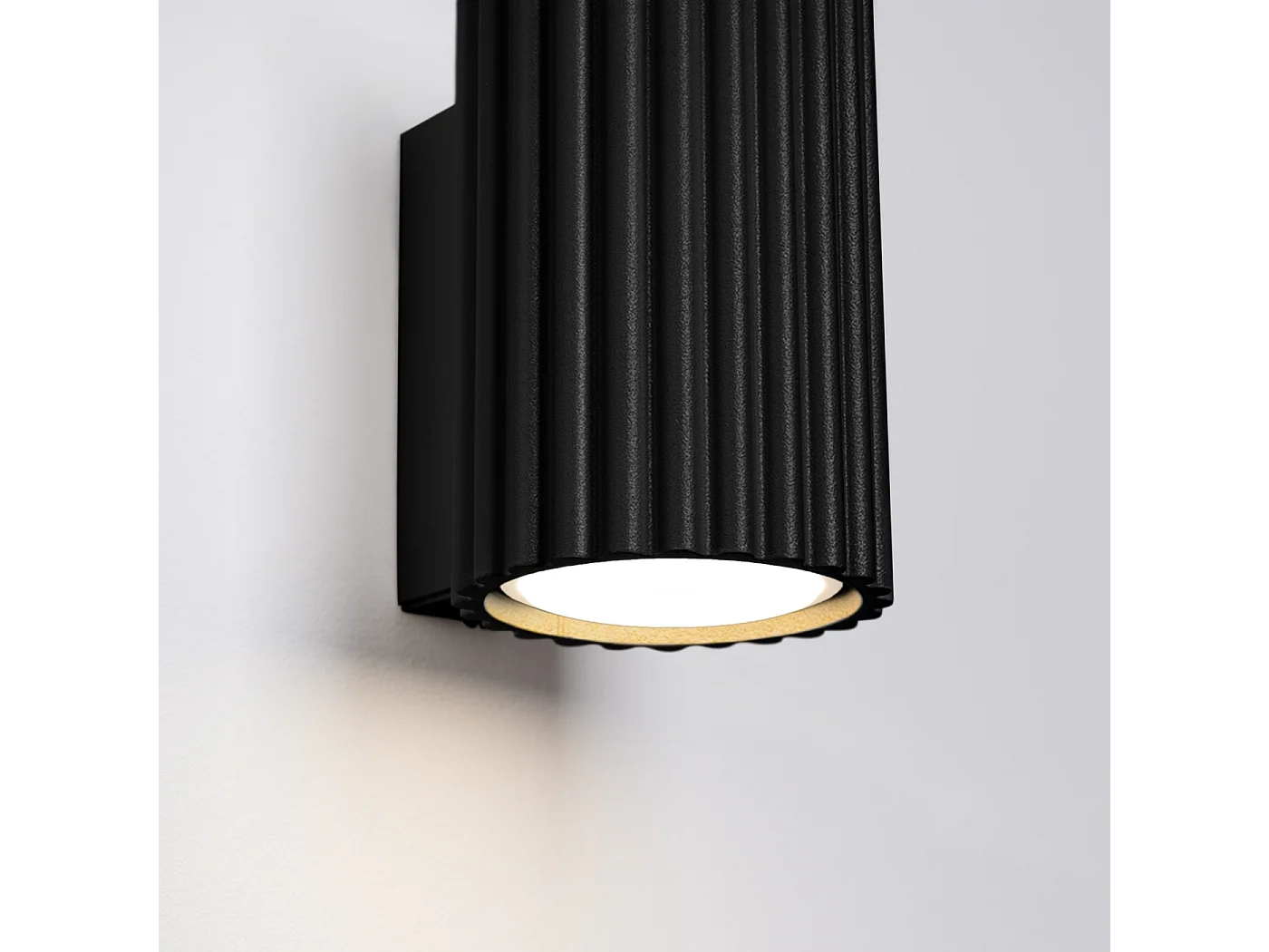 Applique Gloow minimaliste en aluminium - 1 sources lumineuses 4000K - L.6,5 x H.10 cm - noir