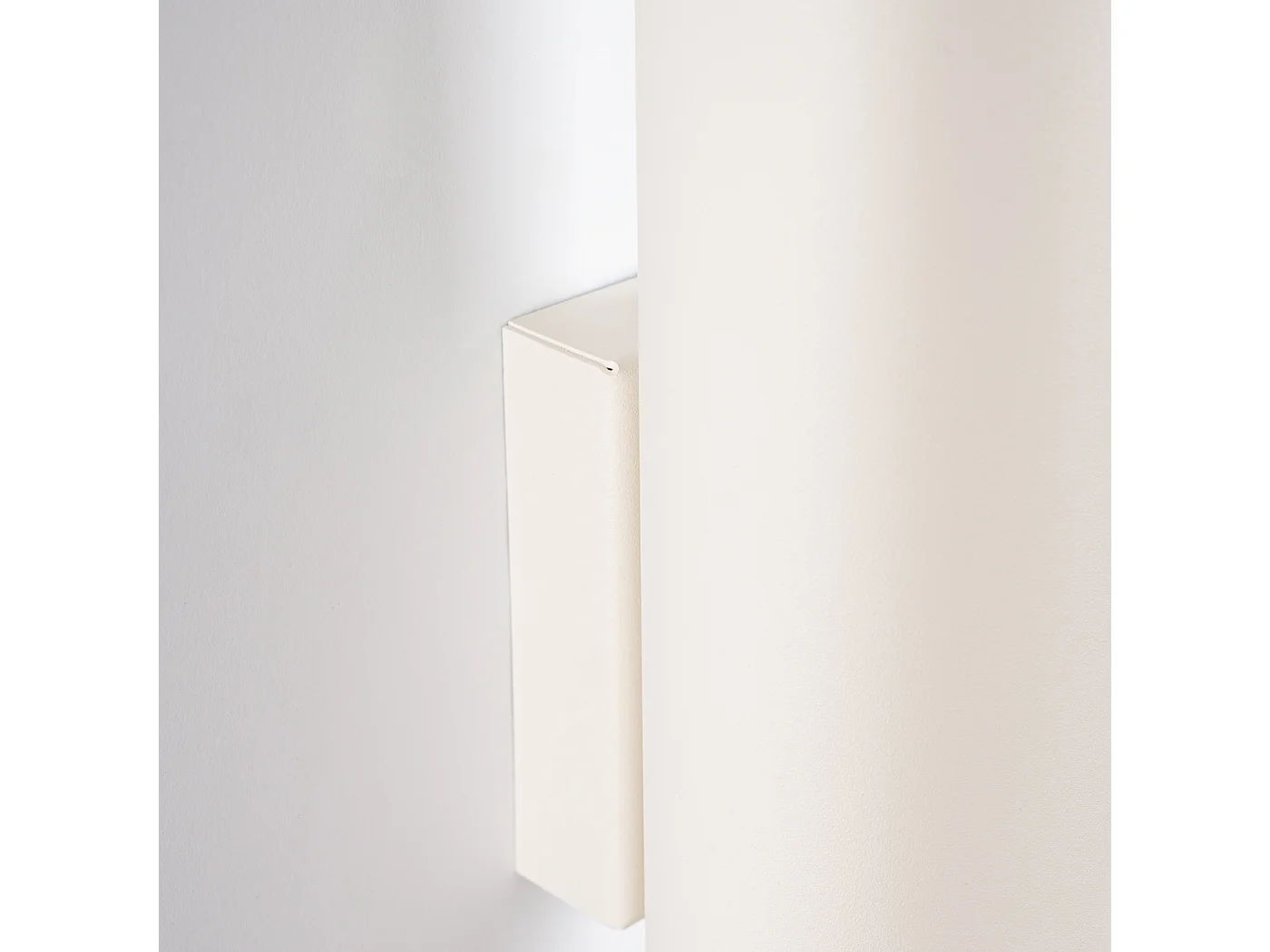 Applique Toris grenier en acier - 2 sources lumineuses 4000K - L.6 x H.30 cm - beige