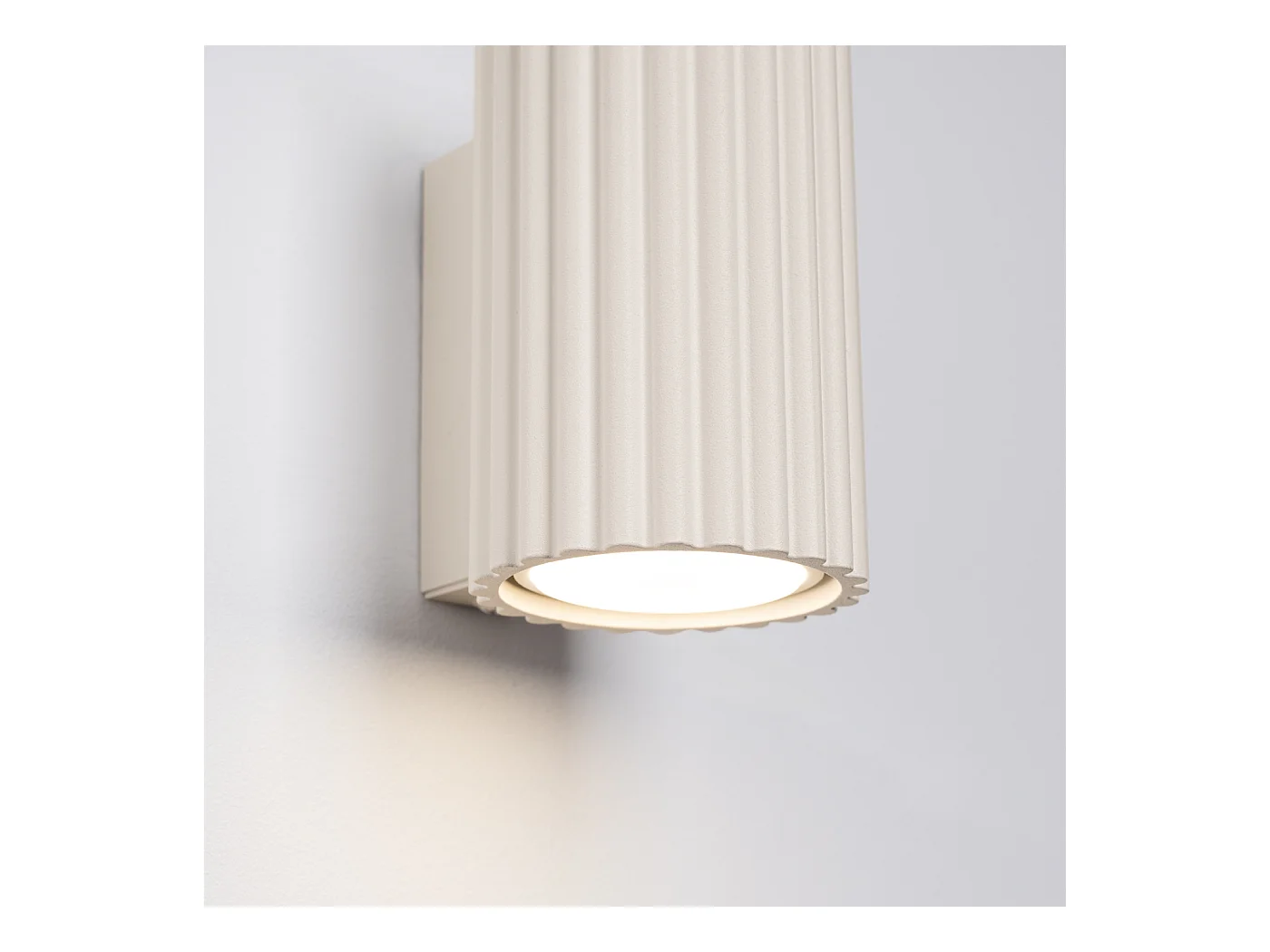 Wandlamp Gloow minimalistisch van  - 1 lichtbronnen 4000K - L.6,5 x H.10 cm - beige