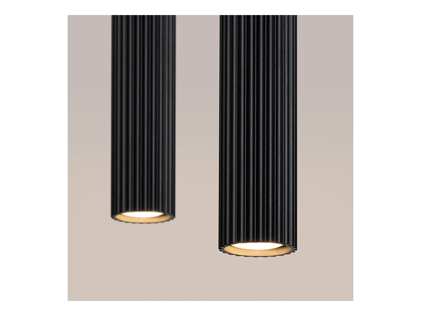 Hanglamp Gloow minimalistisch van  - 2 lichtbronnen 3000K - L.30 x H.90 cm - zwart