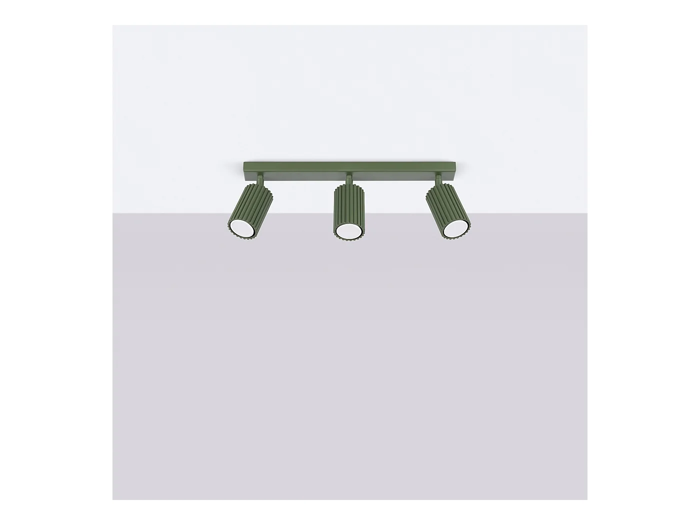 Plafondlamp Gloow minimalistisch van  - 3 lichtbronnen 4000K - L.45 x H.16,5 cm - olijfgroen