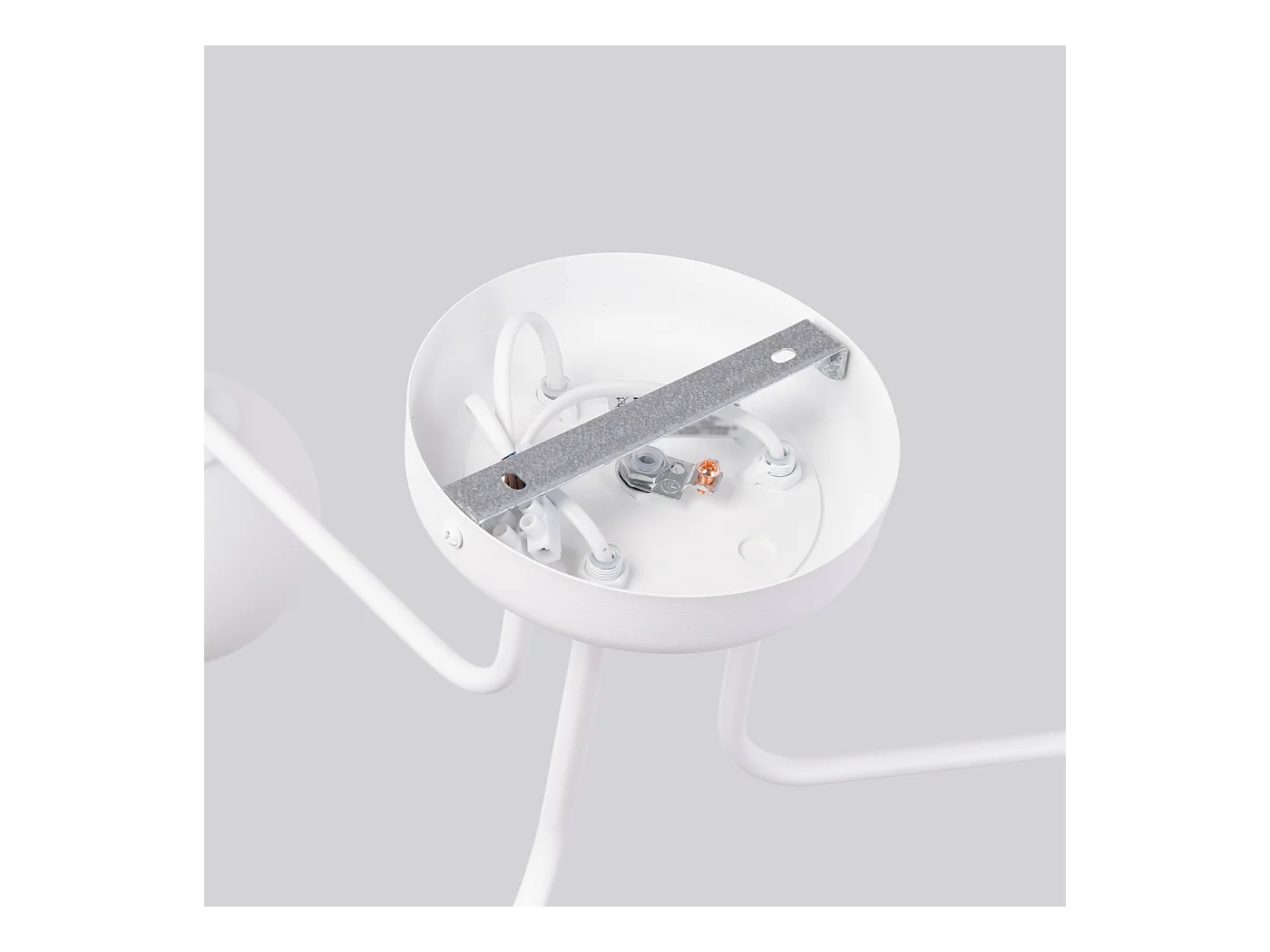 Lustre Bealy minimaliste en acier/verre - 3 sources lumineuses 4000K - L.62 x H.29 cm - blanc