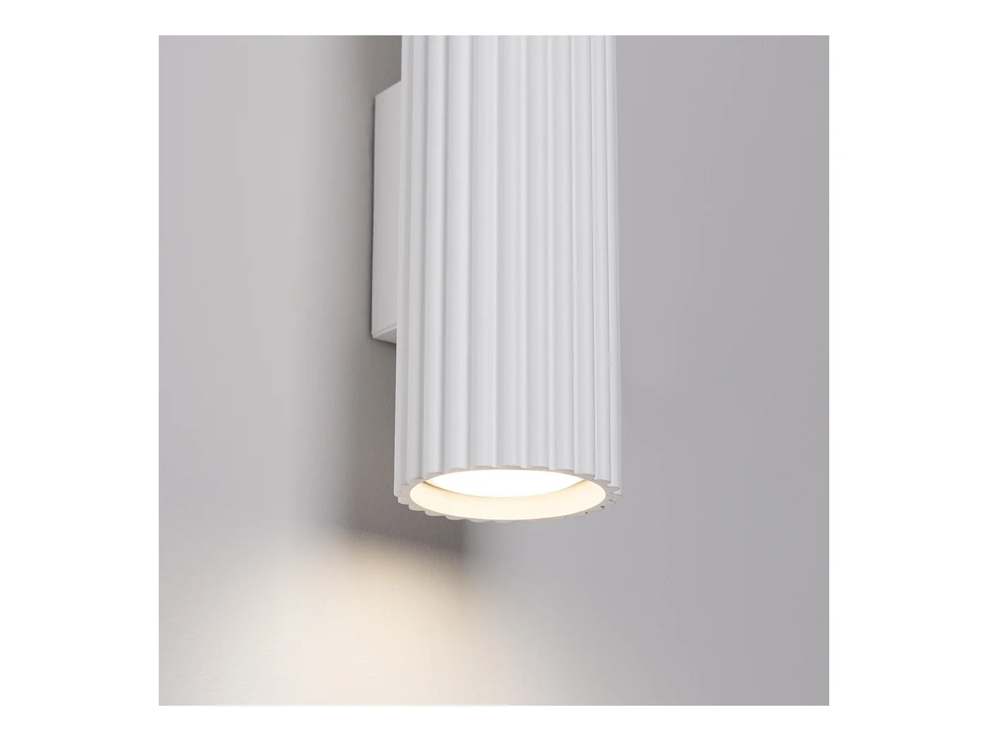 Wandleuchte Gloow minimalistisch aus  Aluminium - 2 lichtquellen 4000K - L.6,5 x H. cm - Weiß