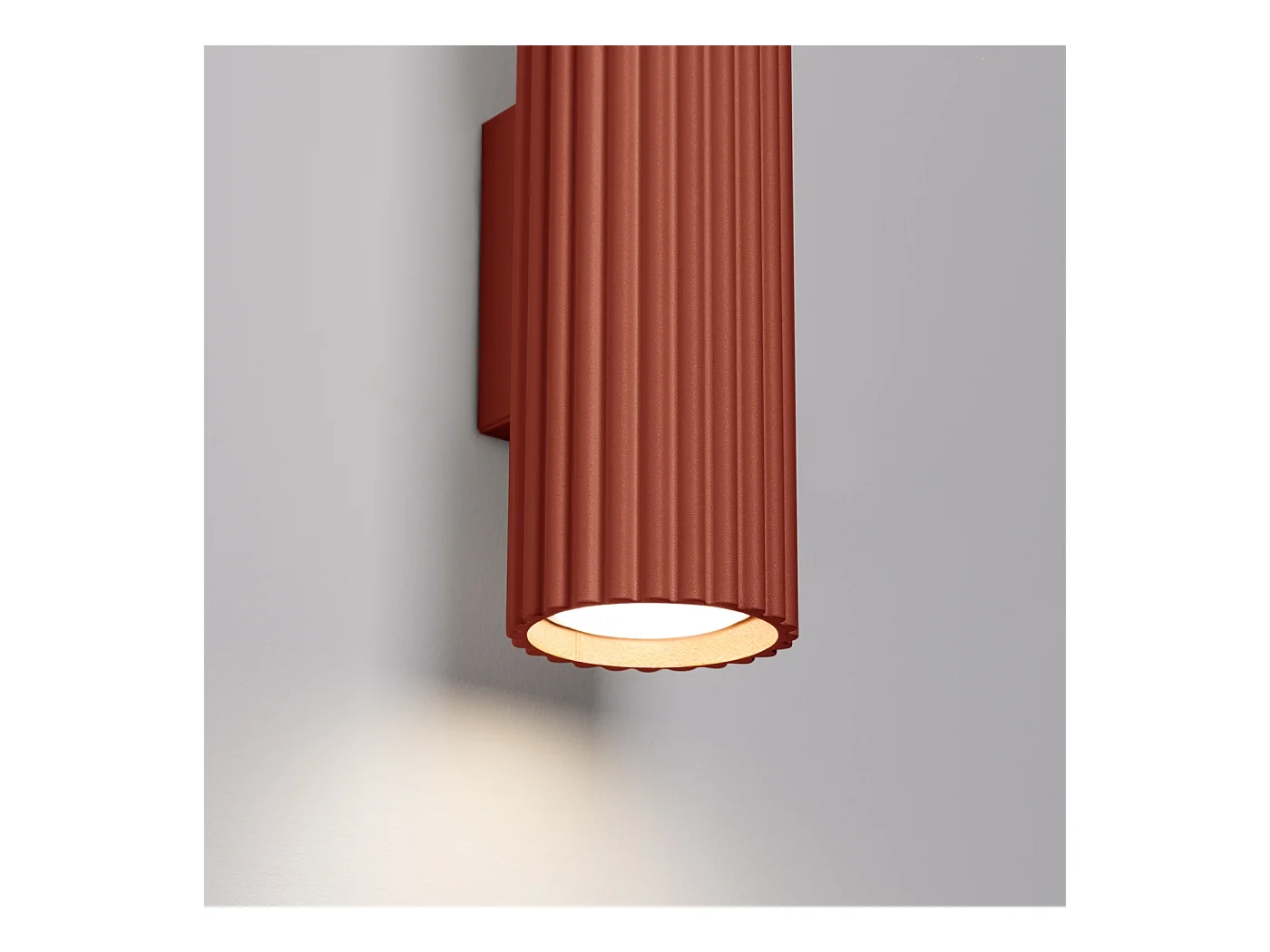 Applique Gloow minimaliste en aluminium - 2 sources lumineuses 3000K - L.6,5 x H.30 cm - ocre rouge