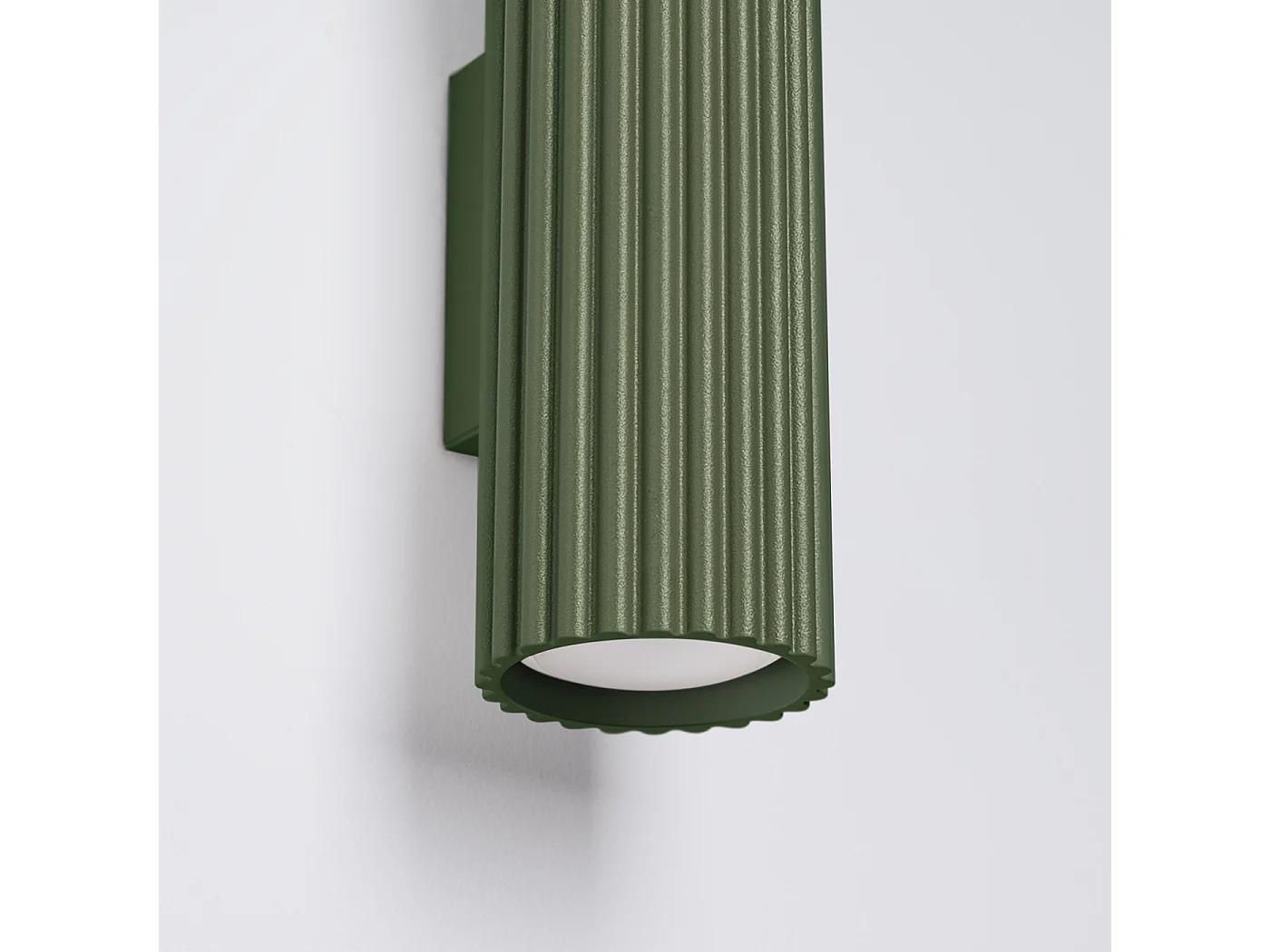 Applique Gloow minimaliste en aluminium - 2 sources lumineuses 3000K - L.6,5 x H.20 cm - vert olive