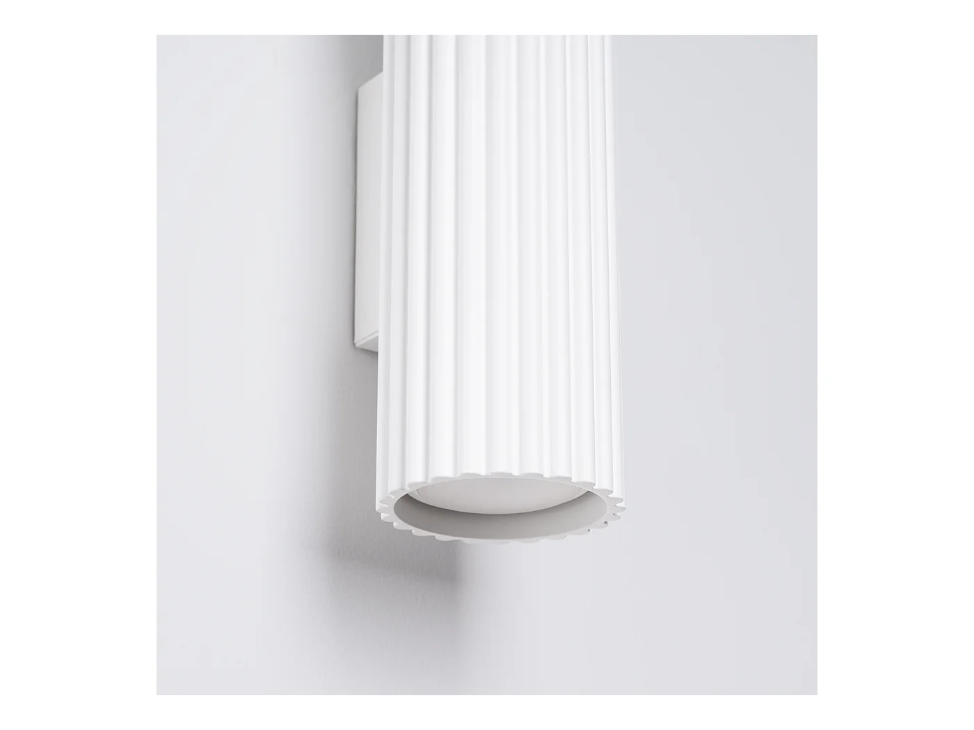 Applique Gloow minimaliste en aluminium - 2 sources lumineuses 3000K - L.6,5 x H.20 cm - blanc