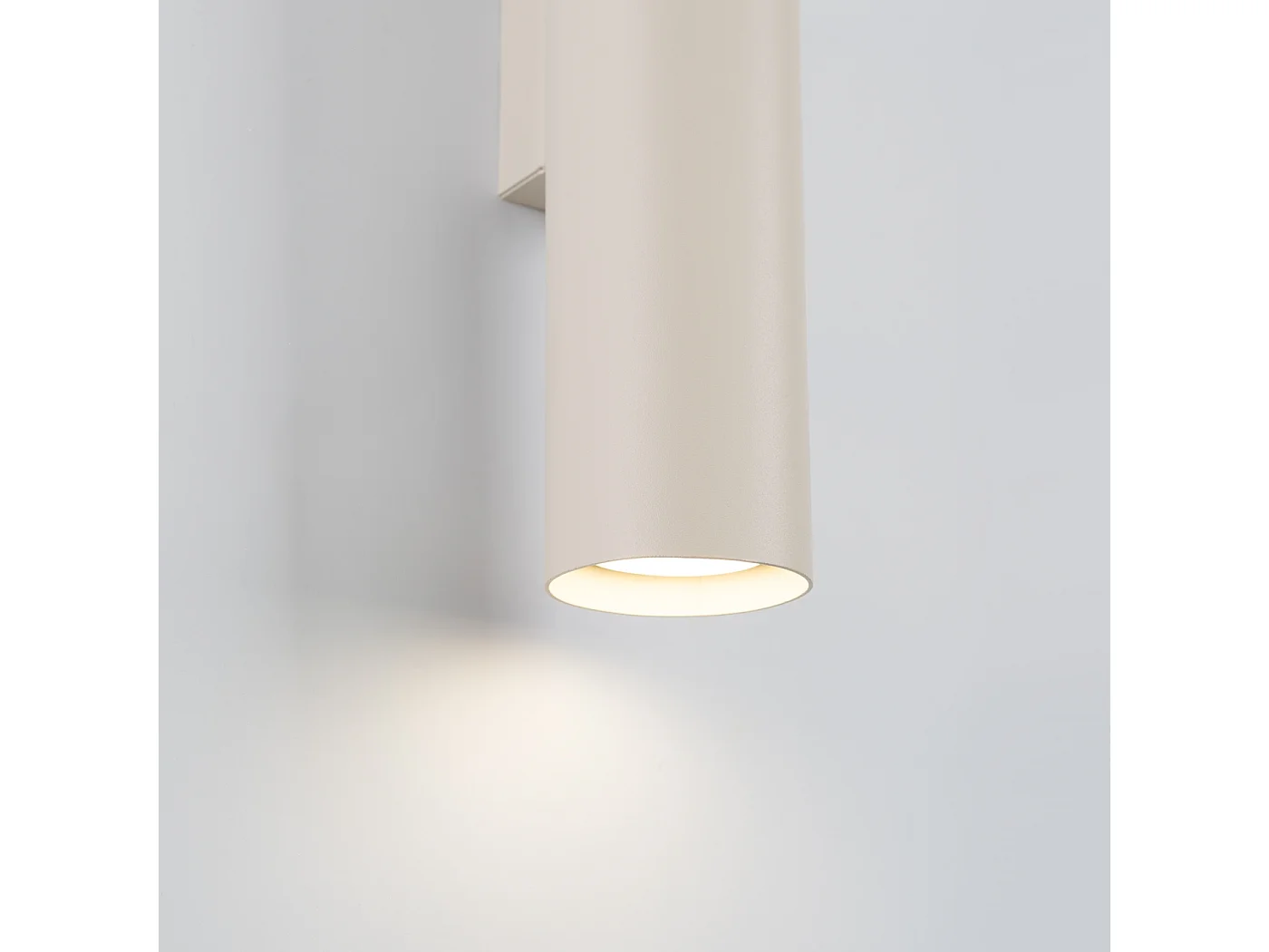 Applique Toris grenier en acier - 2 sources lumineuses 3000K - L.6 x H.30 cm - beige