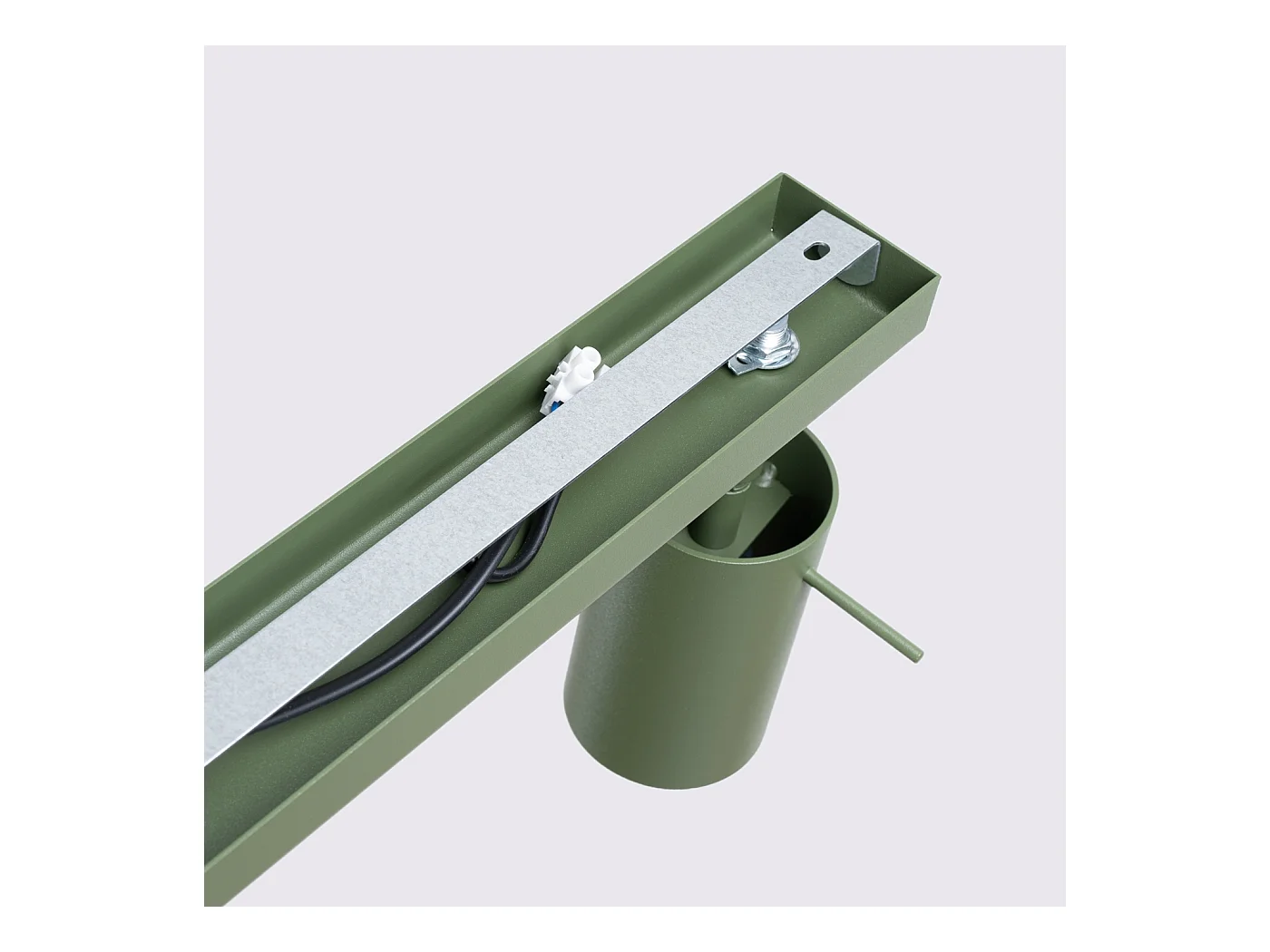 Plafonnier Briix moderne en acier - 6 sources lumineuses 3000K - L.117 x H.17 cm - vert olive