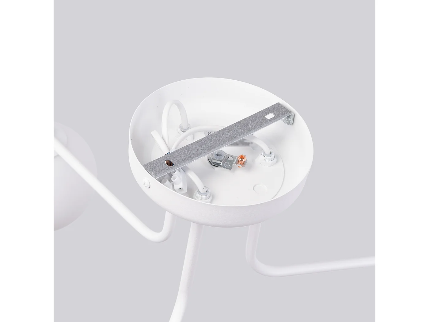 Lustre Bealy minimaliste en acier/verre - 3 sources lumineuses 3000K - L.62 x H.29 cm - blanc