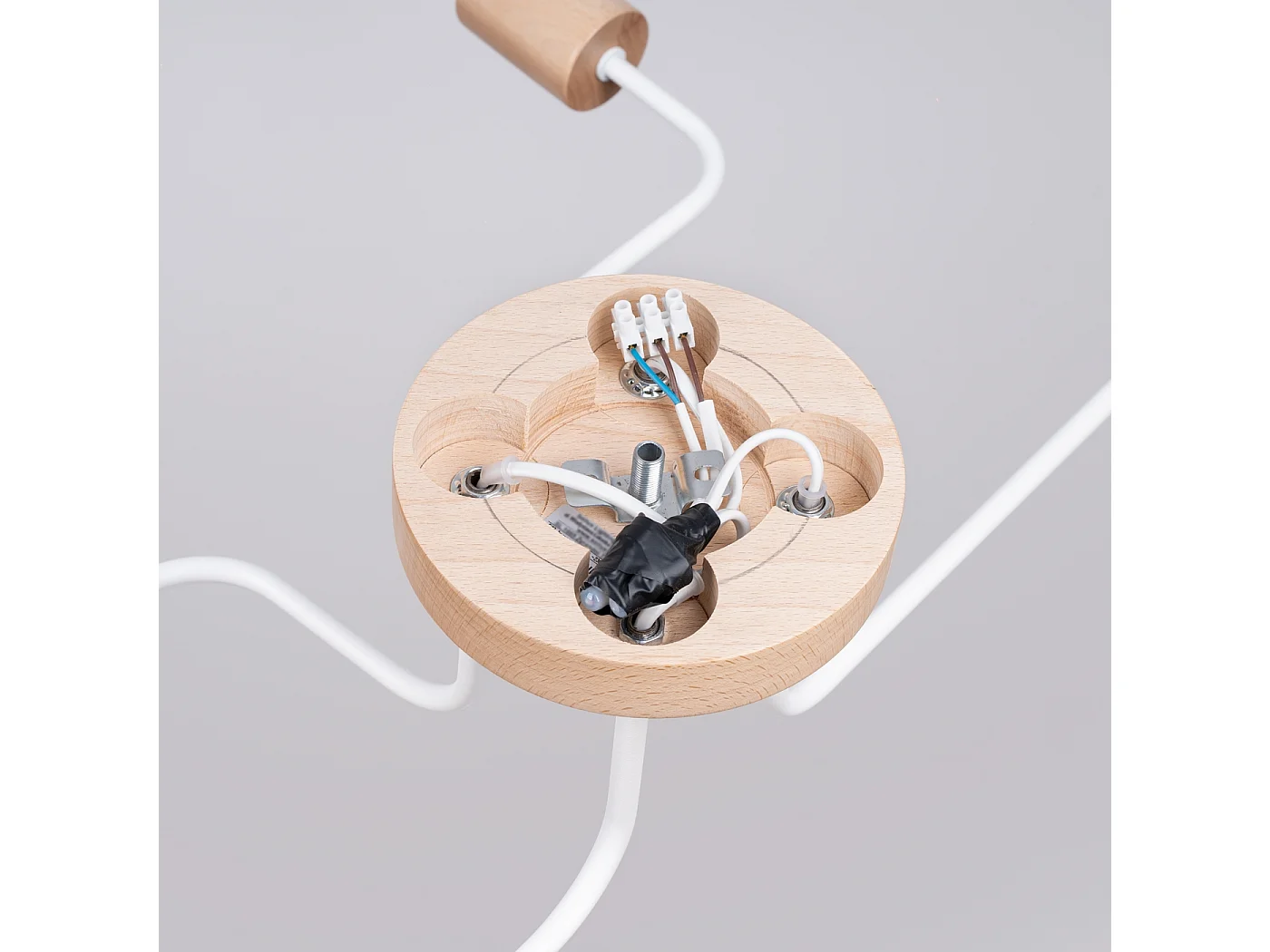 Lustre Zimbo grenier en acier/bois - 4 sources lumineuses 3000K - L.75 x H.16,5 cm - blanc/bois naturel