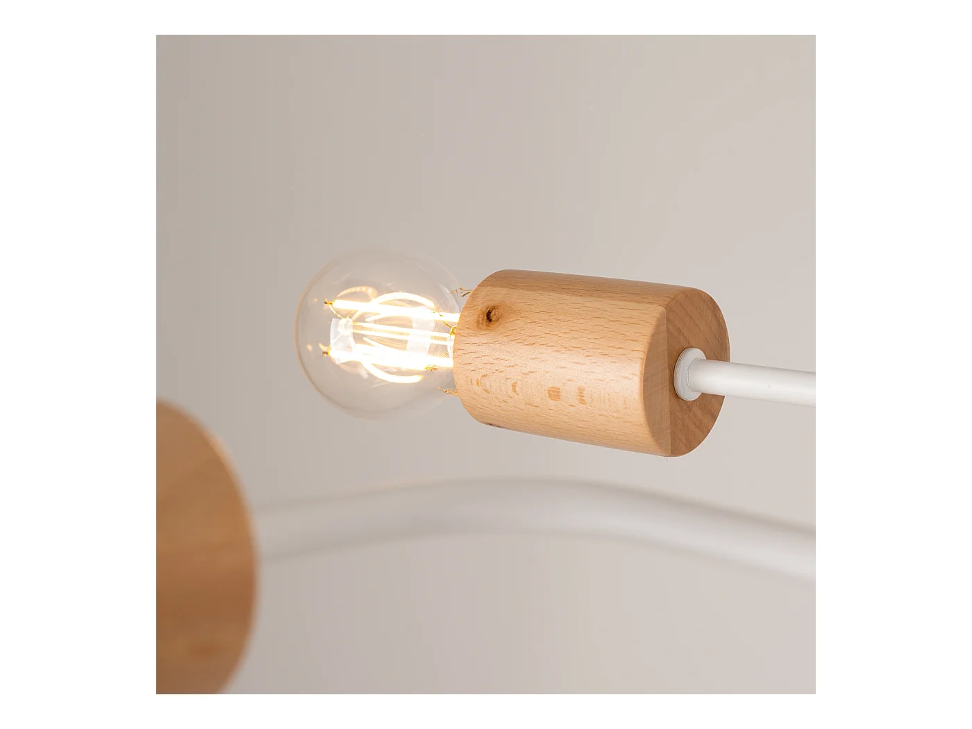 Lustre Zimbo grenier en acier/bois - 6 sources lumineuses 4000K - L.85 x H.16,5 cm - blanc/bois naturel