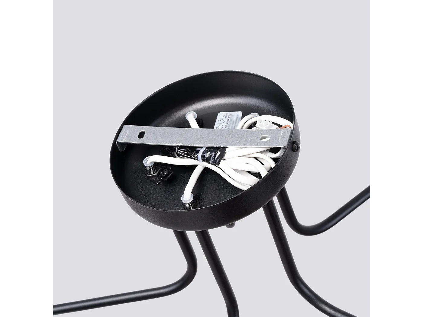 Lustre Bealy minimaliste en acier/verre - 5 sources lumineuses 4000K - L.58 x H.29 cm - noir/blanc