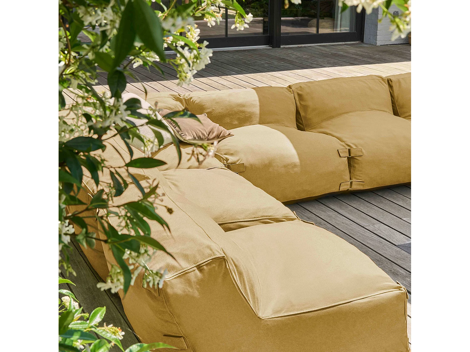 Modulaire hoekbank met 5 fauteuils, 2 hoeken en 1 lichtgeel poef