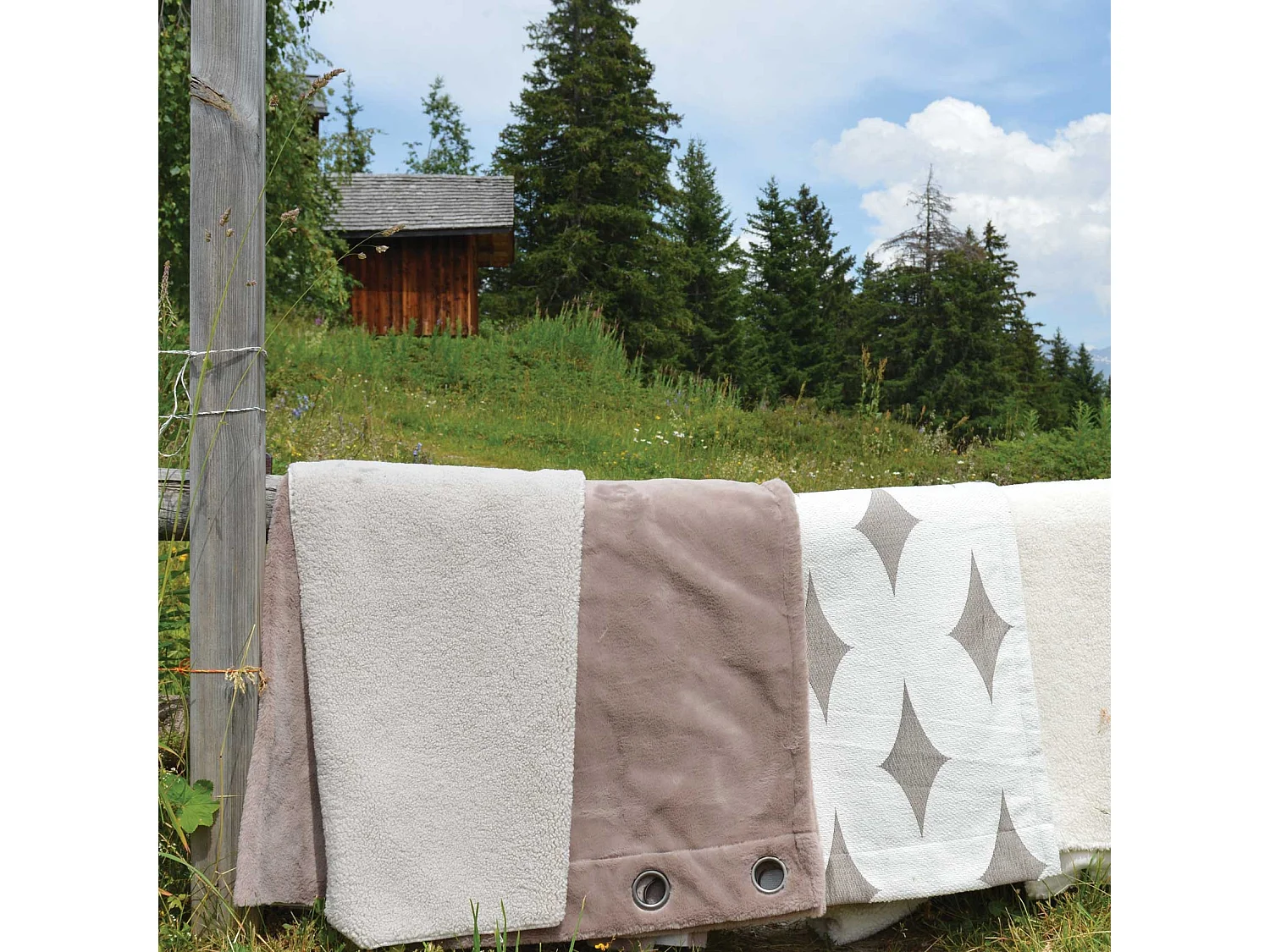 Dicker Vorhang in Polarfelloptik 140 x 260 cm