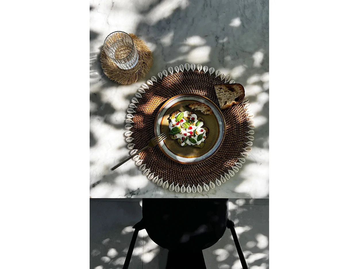 The Colonial Shell Placemat - Natural Brown