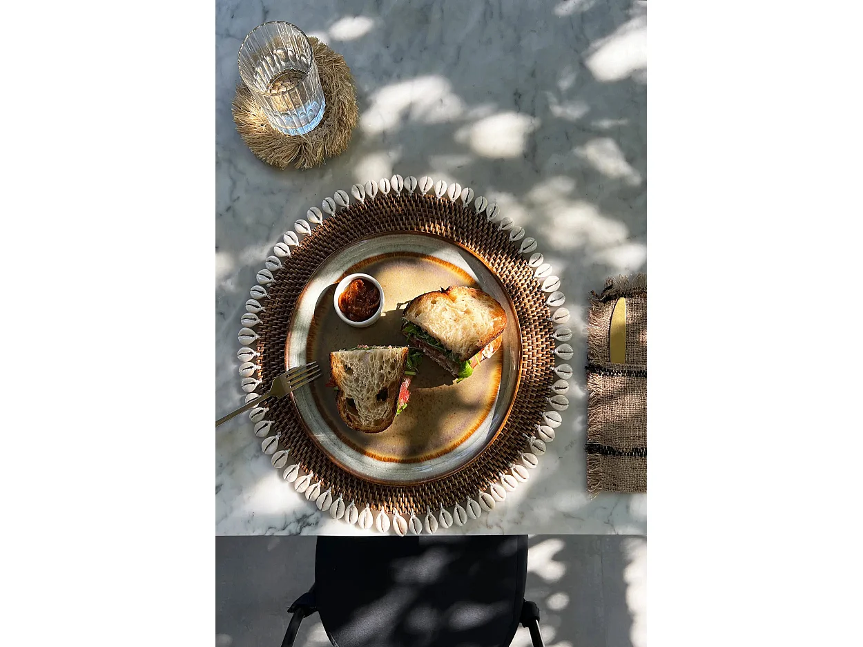 The Colonial Shell Placemat - Natural Brown
