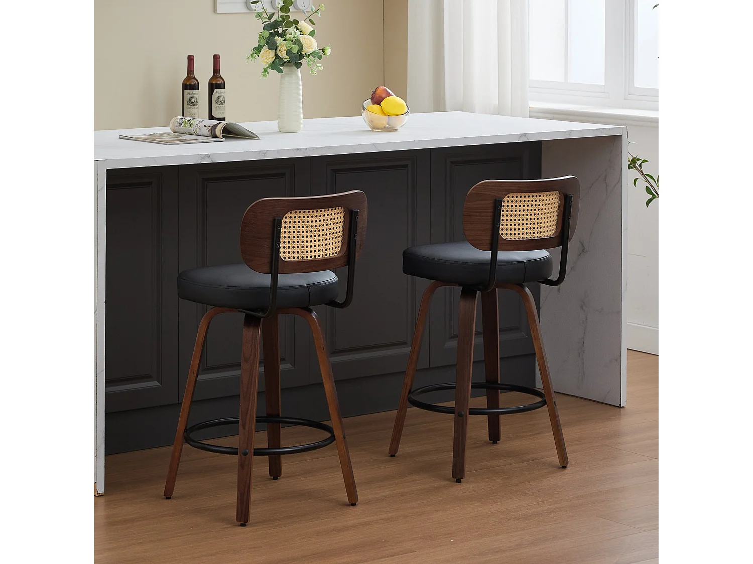 Lot de 2 tabourets de bar, pivotants 360°, dossier en rotin ventilé, assise en cuir PU, noir