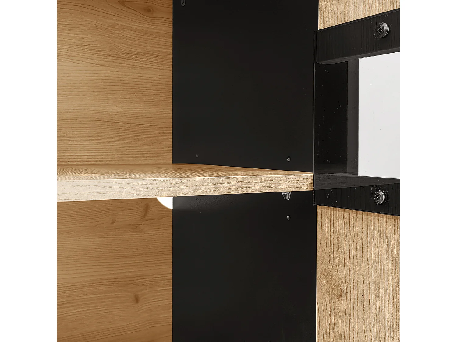 Buffet 140x41x78.5cm Armoire avec lumière LED 3 portes Espace de rangement Matériel Panneau de particules Couleur naturelle