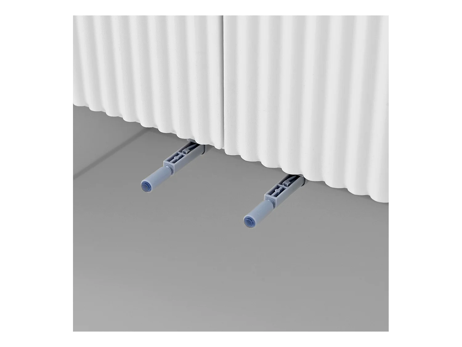 Dressoir 140x38x82 cm met lades en verstelbare tussenschotten. Gemaakt van wit MDF, geschikt voor woonkamer en keuken.