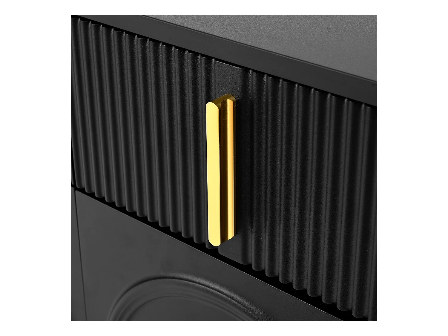 Dressoir 140x38x82 cm met lades en verstelbare tussenschotten. Gemaakt van zwart MDF, geschikt voor woonkamer en keuken.