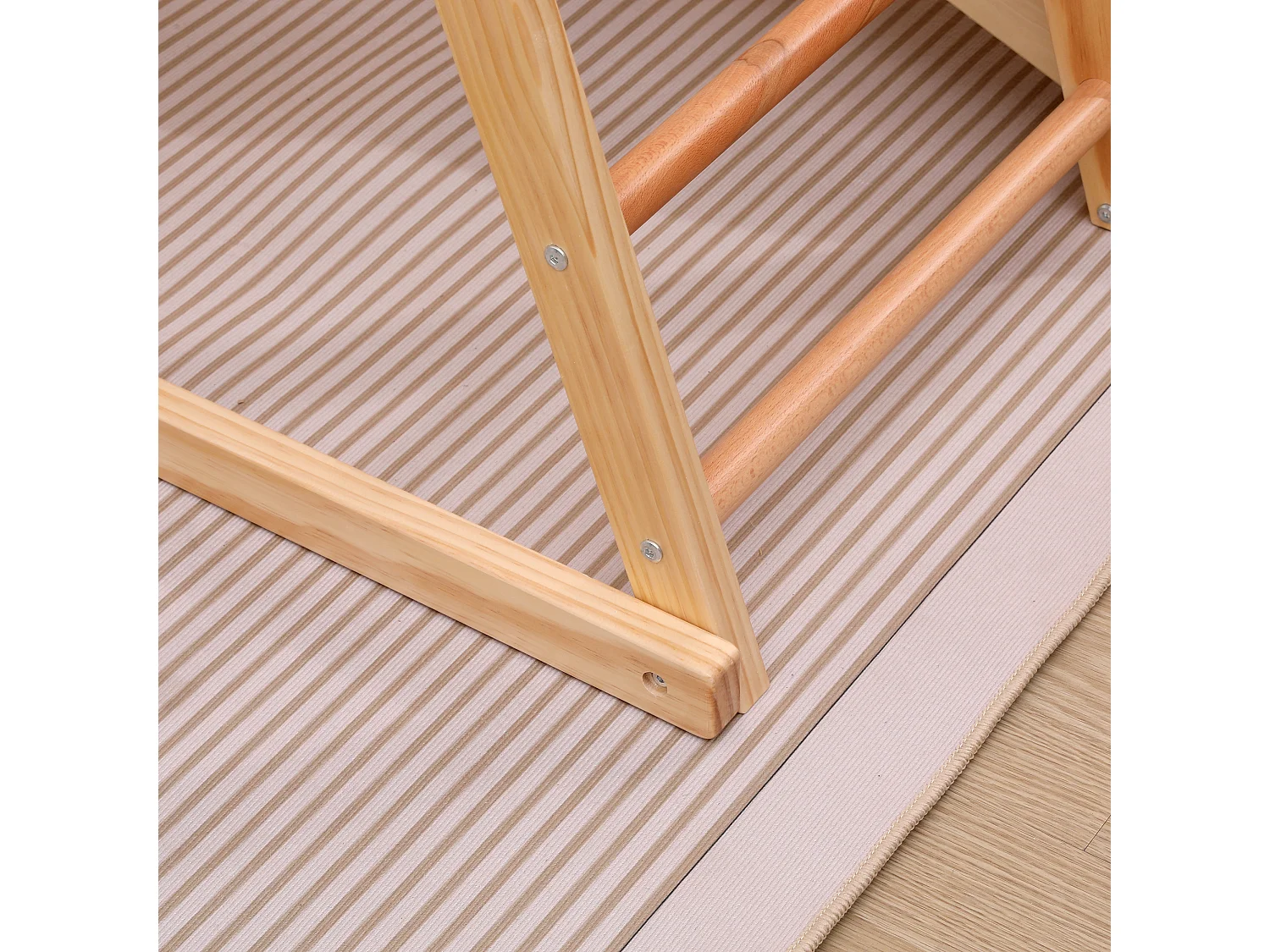 Triangle d'escalade 7 en 1 134x120x120 cm, avec balançoire, anneaux, échelle, filet, toboggan, structure en bois, naturel